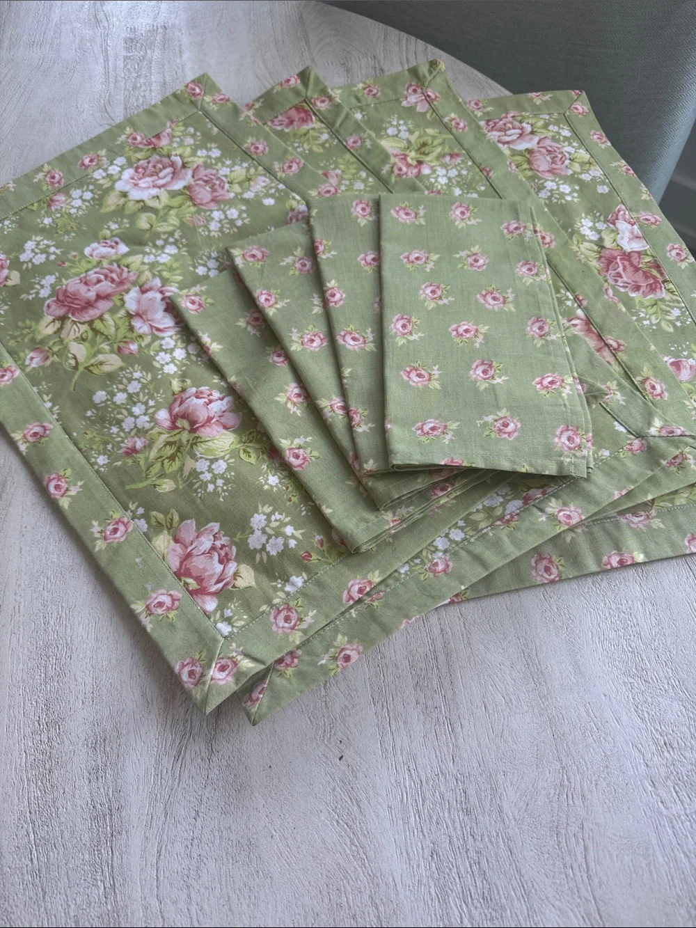NWOT set of 4 Laura Ashley placemats & napkins